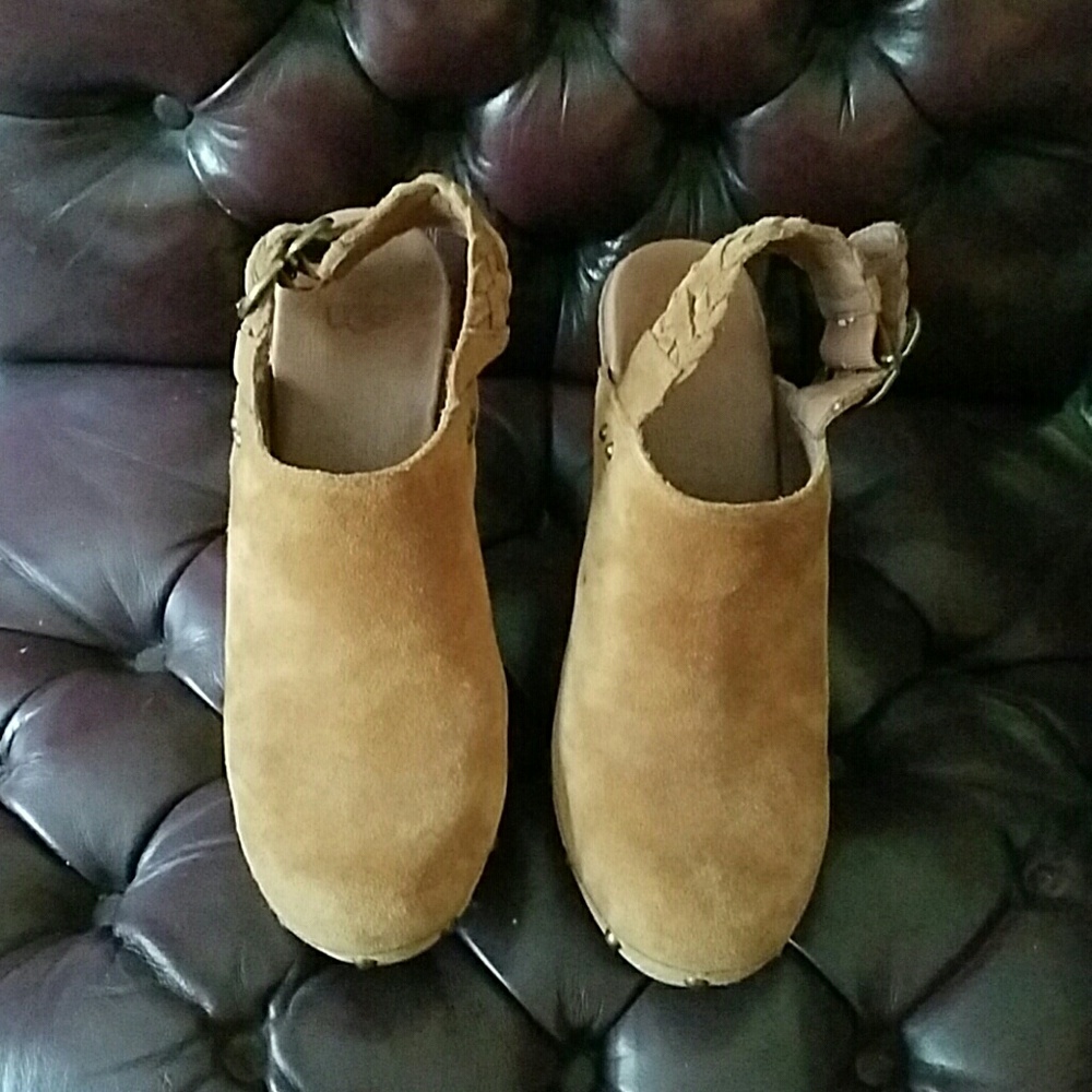 Uggs Clogs - image 3